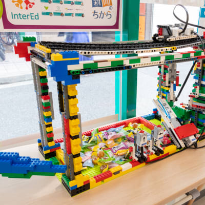 生徒による自由制作（クレーンゲーム）（撮影：2020年8月）