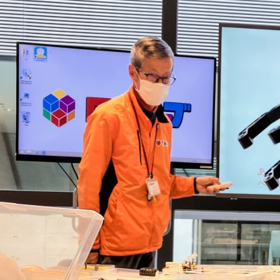 これはスタンダードコースの３回目で作る「マニピュレーター」だよ。複雑だけどちゃんと出来てるね！