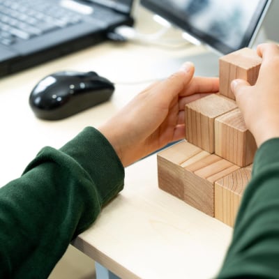 パソコンだけでなく、時には実際に確かめながら進めます