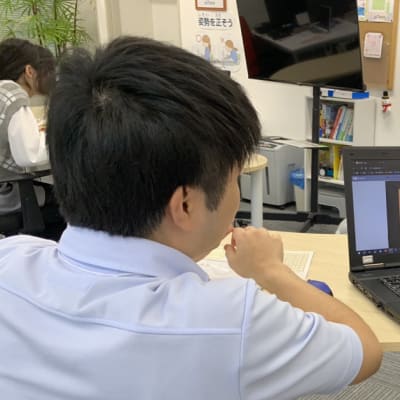 低学年のお子様でもタイピングから丁寧に授業します。A～Zまで言えたら100点満点だ！