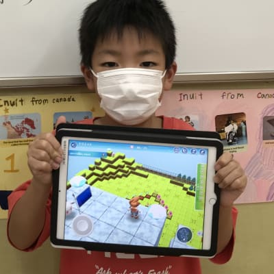 お友達や先生の前で『作品発表』♪毎週積み重ねることで表現力もついてきます♪