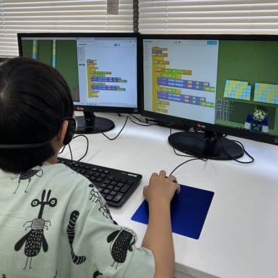 プログラミング学習をしている様子です。