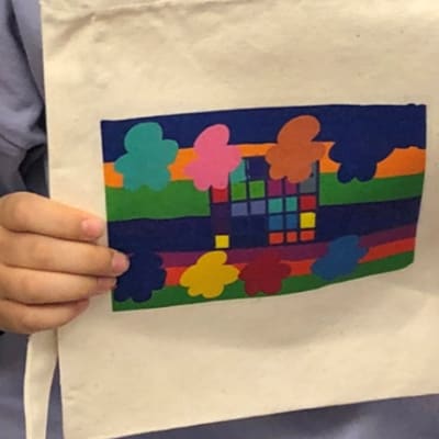 クリップスタジオでイラストを描いてバックに印刷しました