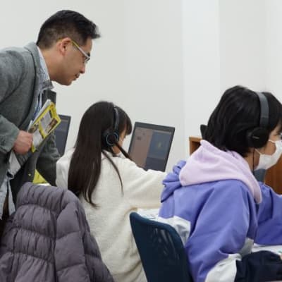 一人ひとりのペースで進めて、よく分からない時は塾長がサポートして、一緒に考えます。