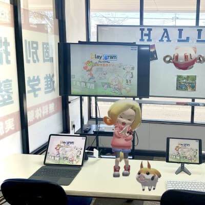 HALLOのブースです。キャラクター馴染んでますが、合成です。