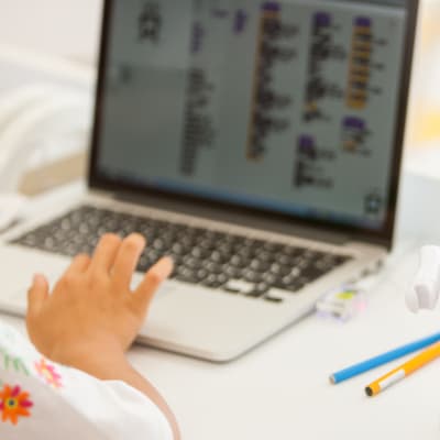 プログラミングでロボットを動かします