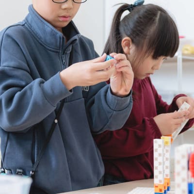 STEAM教育コースではブロックを使いものの仕組みを学びます