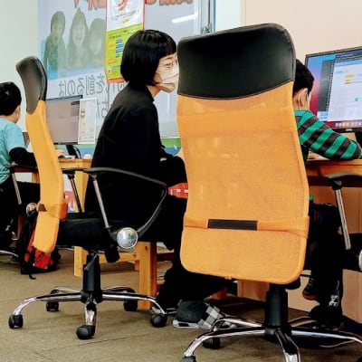 実際の授業風景。個別指導により生徒のレベルにあわせた学習が可能です。