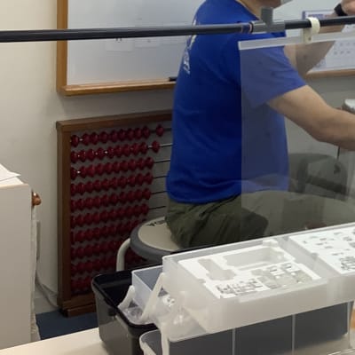 先生も子供たちと一緒にこのレッスンを楽しんでいます！