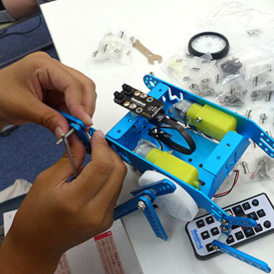 しっかり基礎を学んだあとはロボットにも挑戦できます