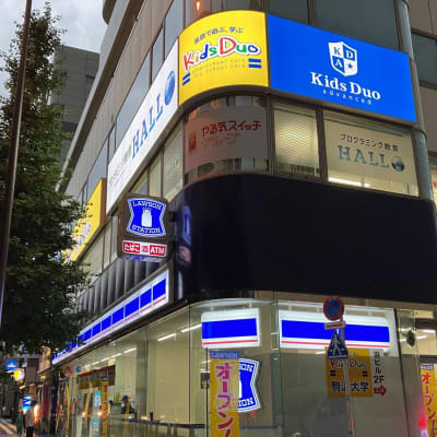 国道246号沿いにございます。ローソンさんの入っているビルの２階です。