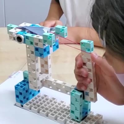 ロボ基礎　かみひこうきを飛ばすロボ