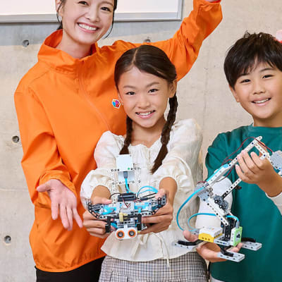 半年ごとに行う発表会や大会では、保護者の前で作った作品をお披露目するよ！