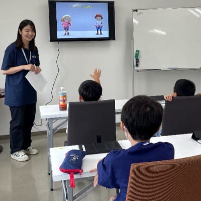 ログラミングの基礎から応用まで、楽しく学べる授業