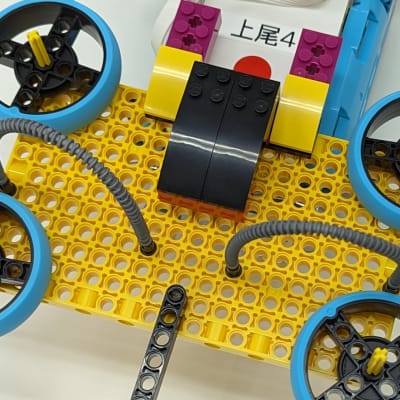 生徒が作成したロボットです！早く組み上げて改造する事が大好きな子もいます！