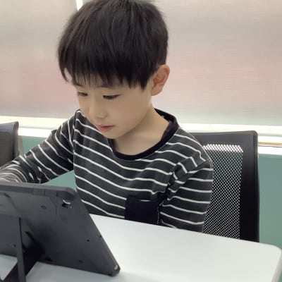 Playgramを進めるうちに考えることが好きになり夢中で取り組んでくれています。