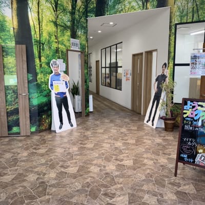 入口を入ると広々とした受付スペース！