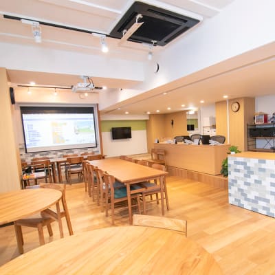 清潔で広くて綺麗な教室です