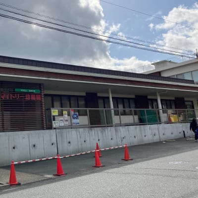 日本語ブロックで初心者から楽しく学べる教材ですが、北米の本格的なコンピュータサイエンスフレームワーク「K12」に準拠した本格的なカリキュラムです。