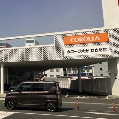 バス停「稙田農協前」から徒歩1分。ハンズマンさんやサンリブ稙田さんがある交差点です。