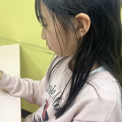 自分たちでプログラムを組み立てロボットをゲーム感覚で動かしていきます！