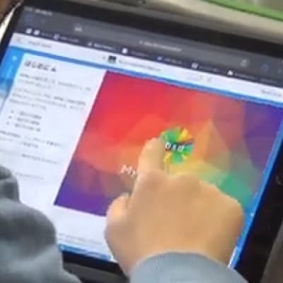 コードプログラミングクラスの教材「BSD Education」を使用したカリキュラムは、ユニバーサルキッズキャンプ教室のほか、学校での出張授業を実施しています。