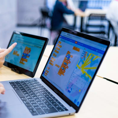 小学生向けのscratch〜本格的なPythonまで