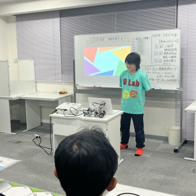 学んだ成果を発表する発表会の様子。発表会を通じてプレゼンテーション手法を学習します。