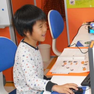 オリジナルのテキストを使って無理なく取り組めます。