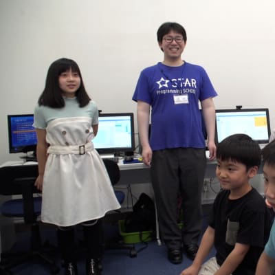 緊張の発表会。オリジナル作品をみんなで楽しみます