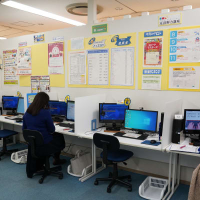 姉妹教室「パソコン市民講座」では、タイピングやパソコンスキルも習得できます。