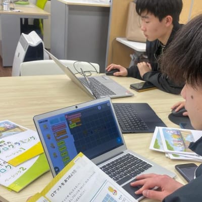 プログラミングゼミとロジカ式オリジナルテキストを使用します