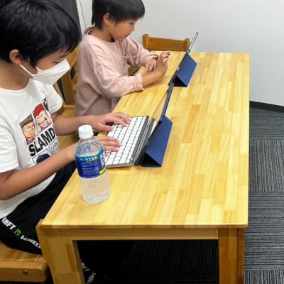 タイピングの練習風景です。集中して取り組んでいます。