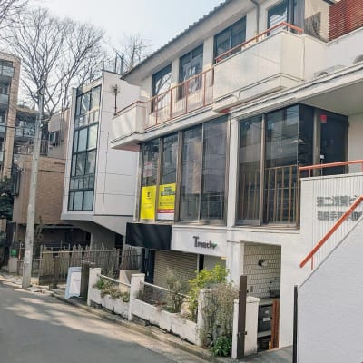 駅チカ＆商店街近くの好立地！荻窪駅西口から歩いて3分と、お子様一人でも無理なく通えます。