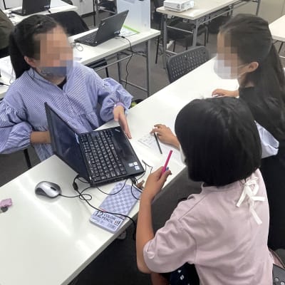 【初級１コース】西宮北口教室は女の子の在籍が多いのも特徴！チーム開発で画面を見ながら相談！