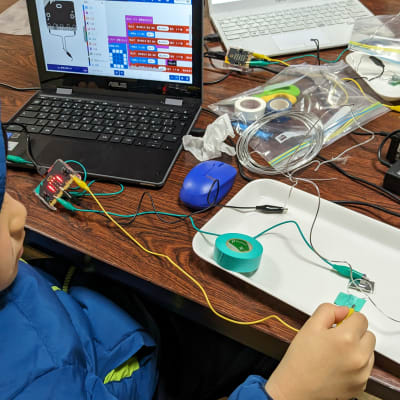 マイクロビットのイライラ棒に挑戦中