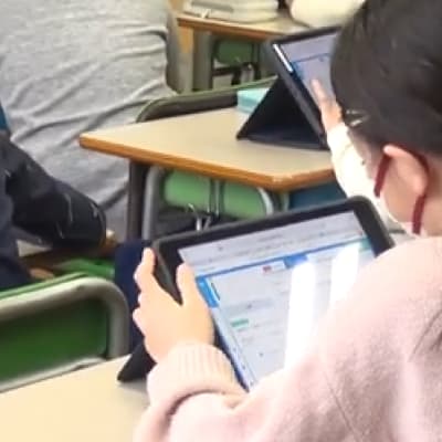 コードプログラミングクラスの教材「BSD Education」を使用したカリキュラムは、ユニバーサルキッズキャンプ教室のほか、学校での出張授業を実施しています。