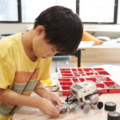 レッスンは90分、子どもたちが試行錯誤する時間をたっぷり取れるレッスンです！