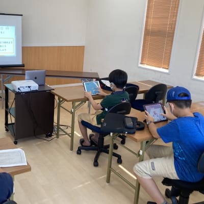 子ども達が楽しみながら考え、成長できるレッスンを目指しています！またお子様一人ひとりのレベルや個性に合わせてレッスンを進め、目標が達成できた時には褒めることを大事にしています！