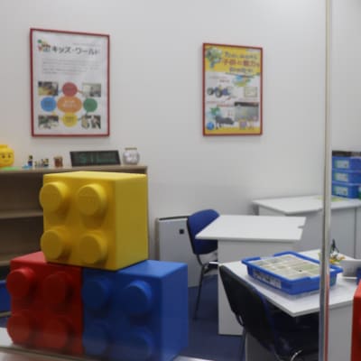 【デジタルスクール（イオンモール甲府昭和）】ガラス越しに教室を見学できます