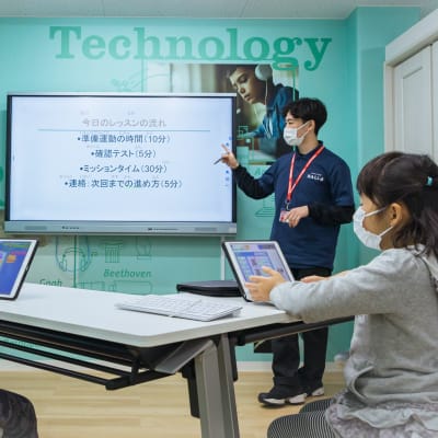 毎月最終週には自分で作成した作品をお友達にプレゼンする発表会も