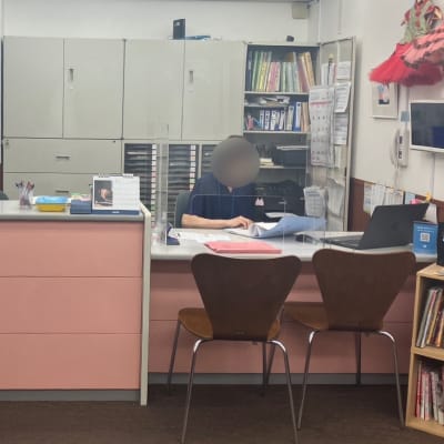 受付カウンターには午前10:00より受付スタッフが常駐しています