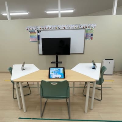 子供達と楽しくお話をしながら、レッスンを進めていきます。