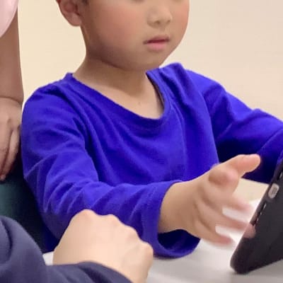 自分で作った作品を、同じクラスのお友達に発表する時間があります！