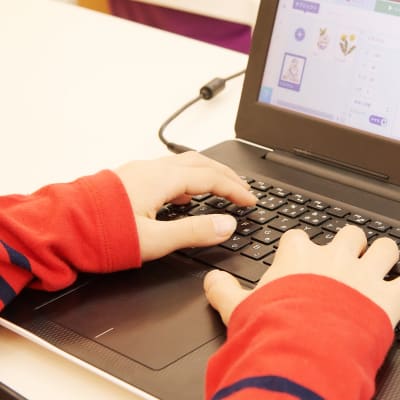 パソコンがはじめてのお子様も直感的に操作できます