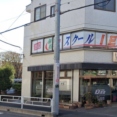 「飯仲小学校」停留所すぐ