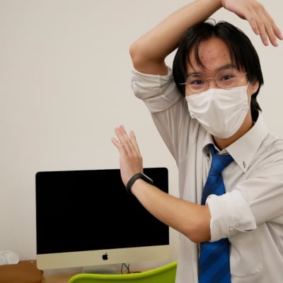 梶家せんせい、人気の先生！ロボットもすき