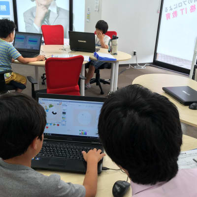 いつでも先生が教えてくれるからプログラミング未経験でも安心