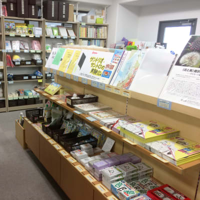学校の先生向けの教材やカードゲーム。