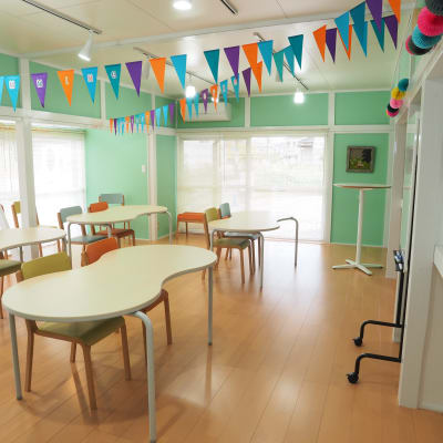 明るくゆったりとした空間でのびのびと活動できます。